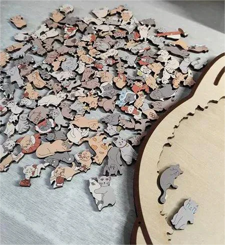 MosaiCat™ | Et kunstnerisk træpuslespil med katte i hver brik
