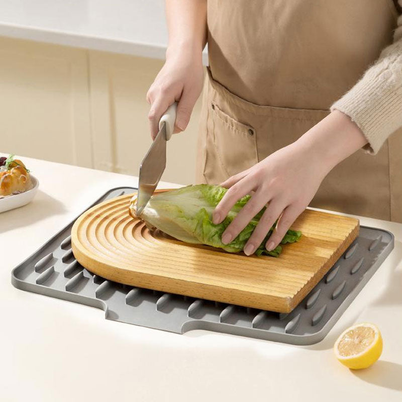 KitchenMat™ | Skrå silikone dræningsmåtte – varmebestandig og skridsikker